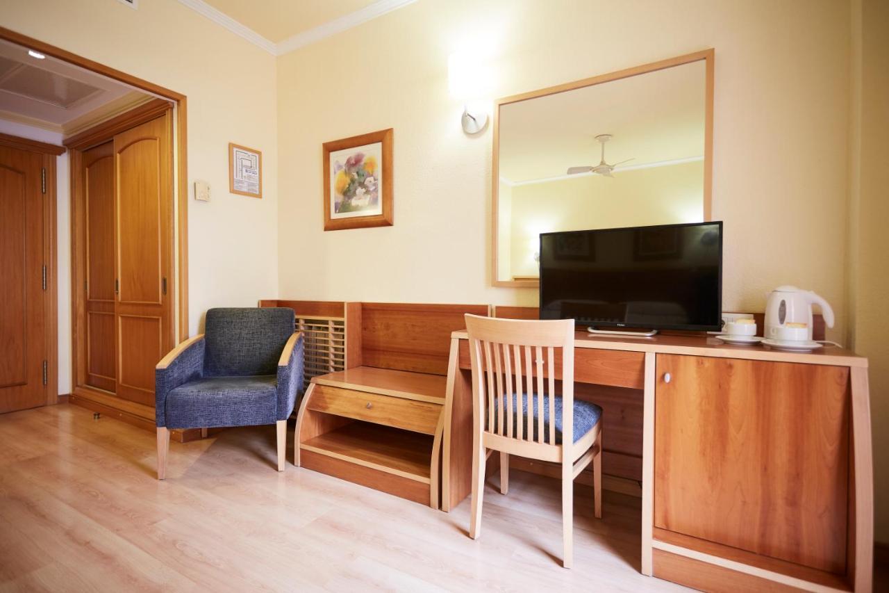 Invisa Hotel La Cala Santa Eularia des Riu Esterno foto