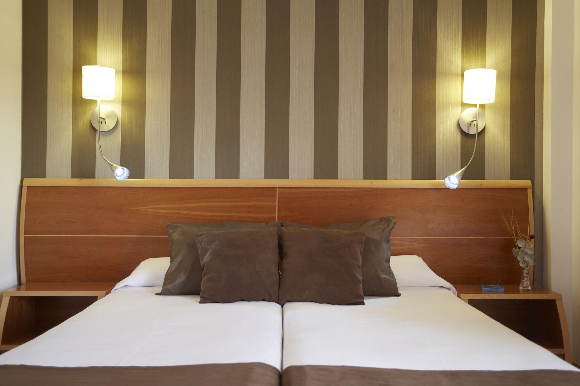 Invisa Hotel La Cala Santa Eularia des Riu Esterno foto