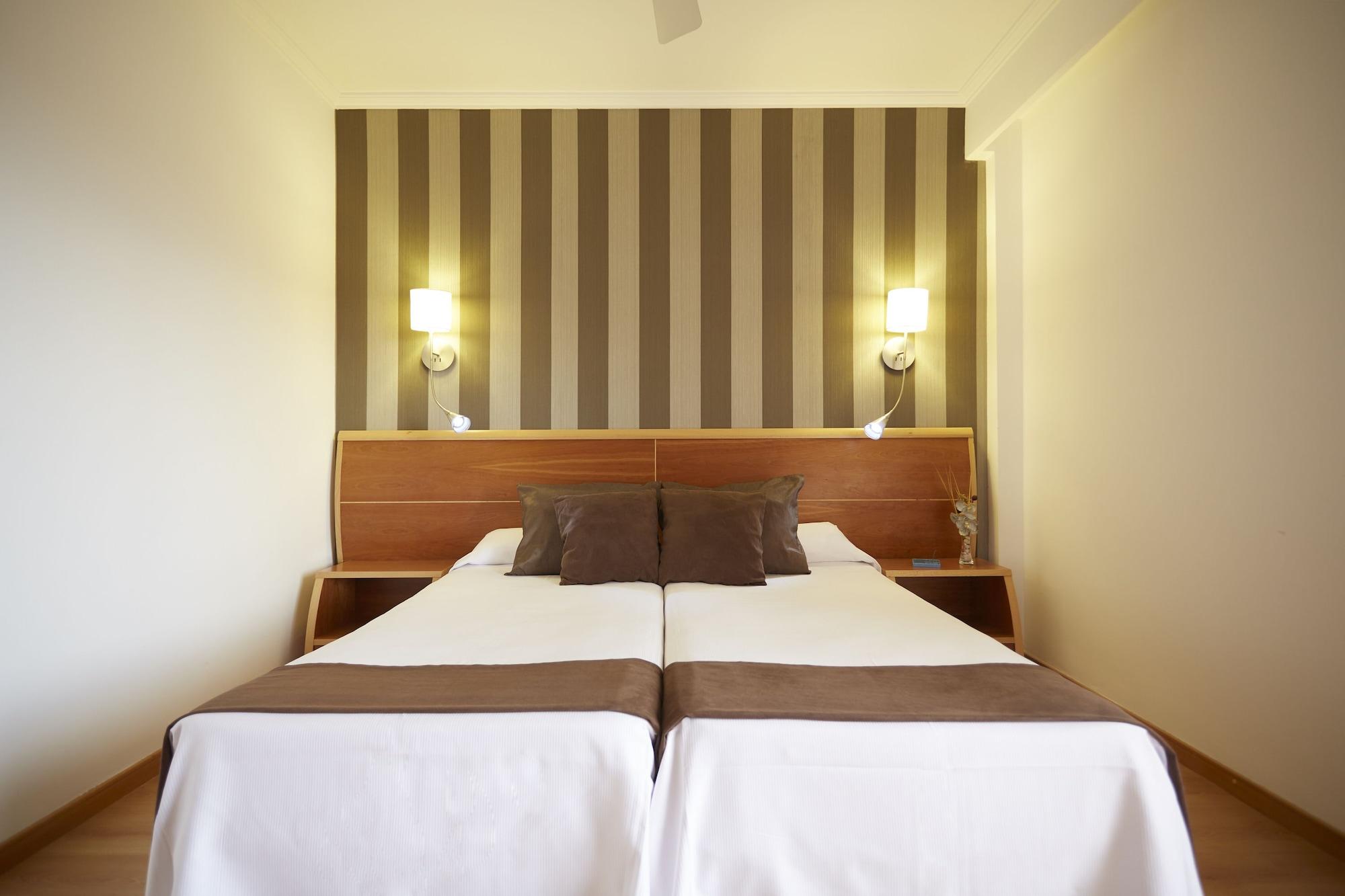 Invisa Hotel La Cala Santa Eularia des Riu Esterno foto