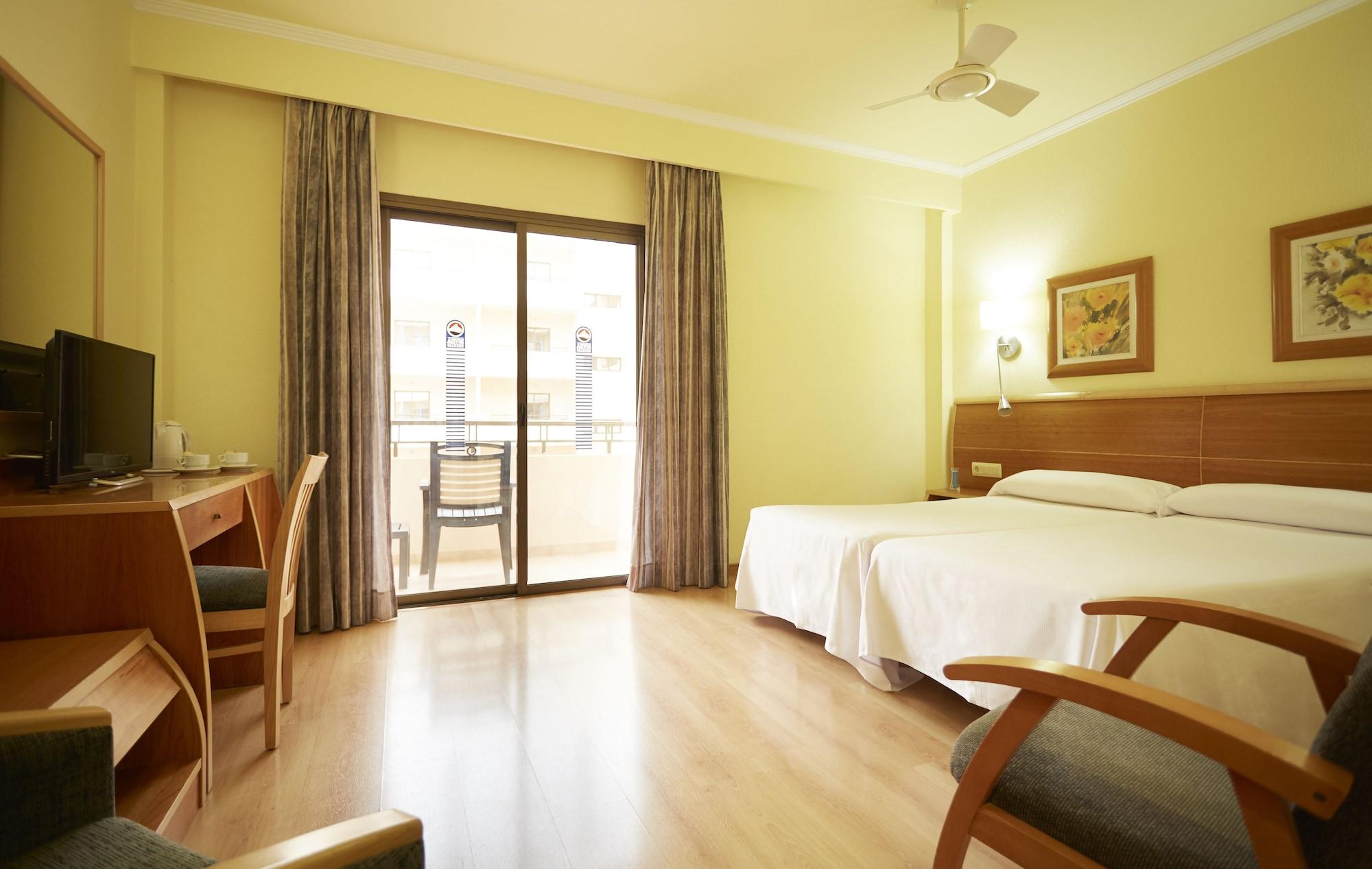 Invisa Hotel La Cala Santa Eularia des Riu Esterno foto