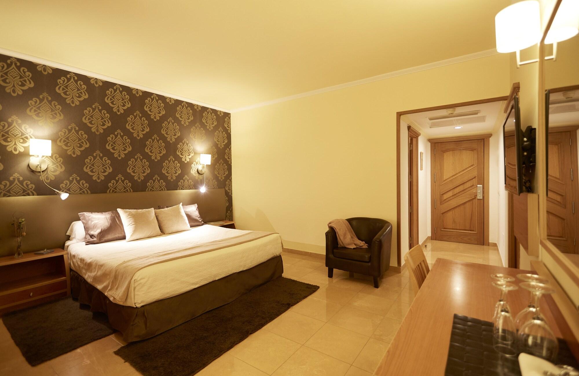 Invisa Hotel La Cala Santa Eularia des Riu Esterno foto