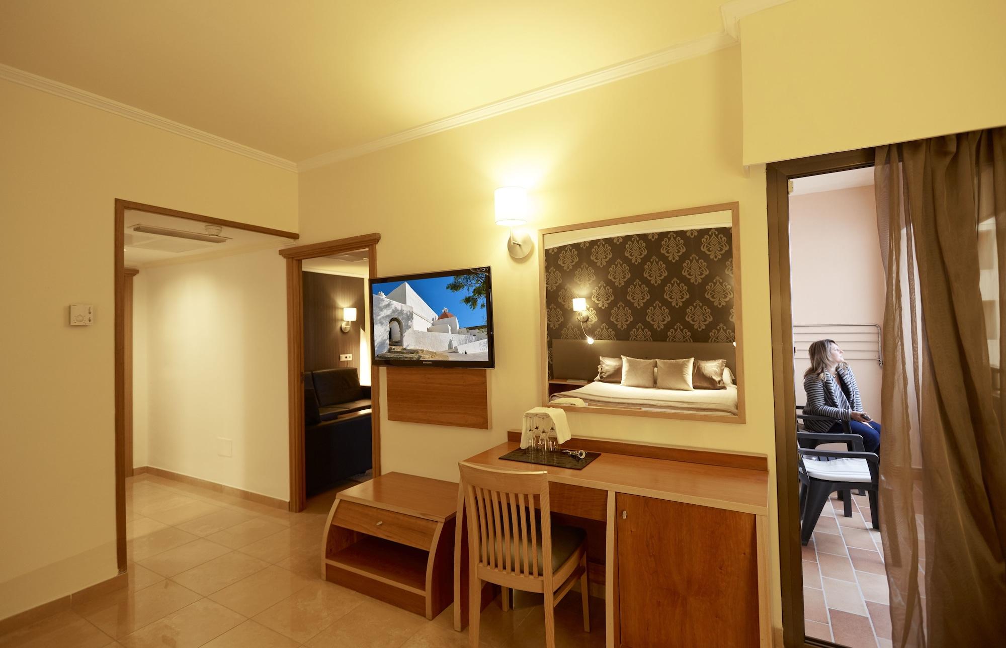 Invisa Hotel La Cala Santa Eularia des Riu Esterno foto