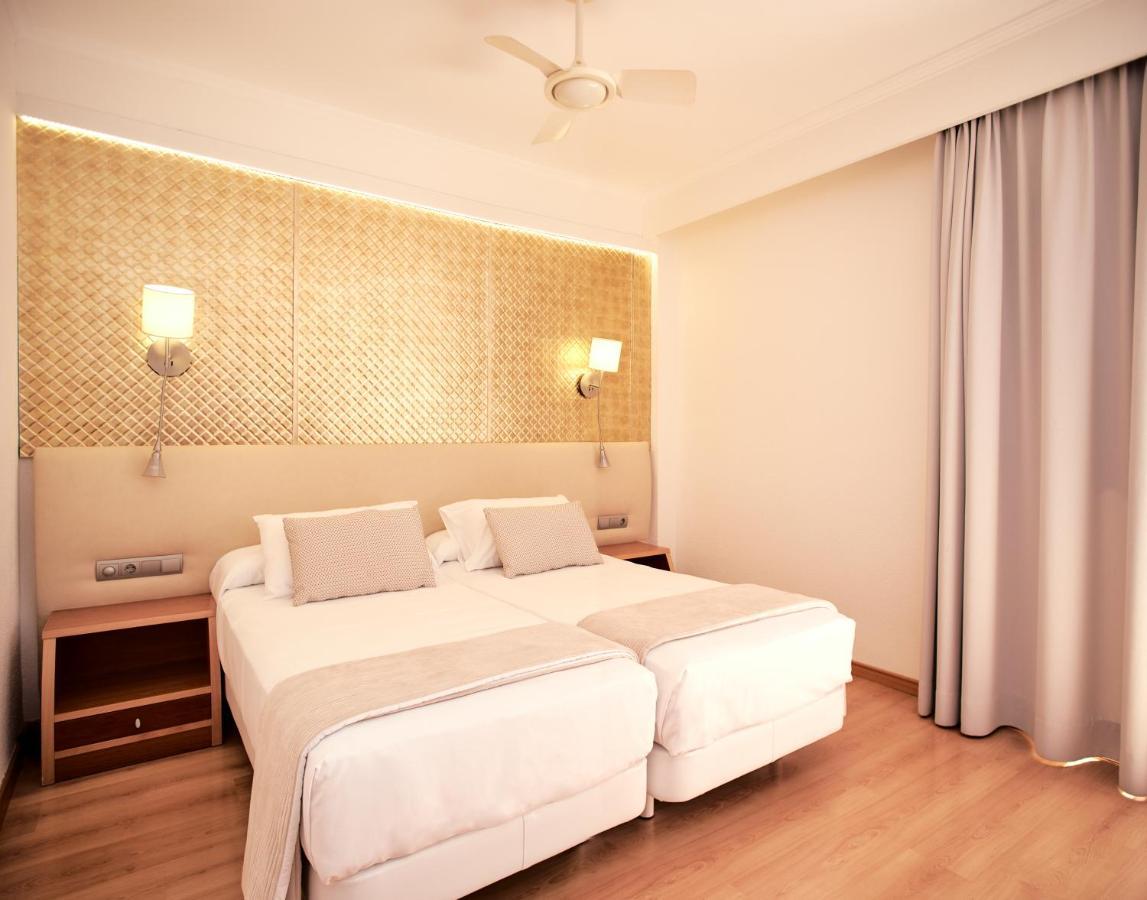 Invisa Hotel La Cala Santa Eularia des Riu Esterno foto