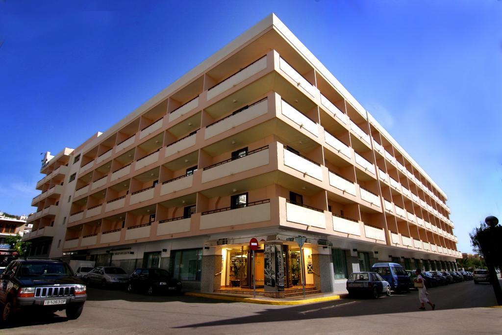 Invisa Hotel La Cala Santa Eularia des Riu Esterno foto