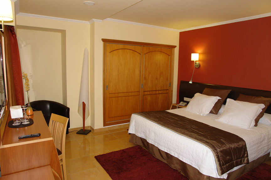 Invisa Hotel La Cala Santa Eularia des Riu Esterno foto