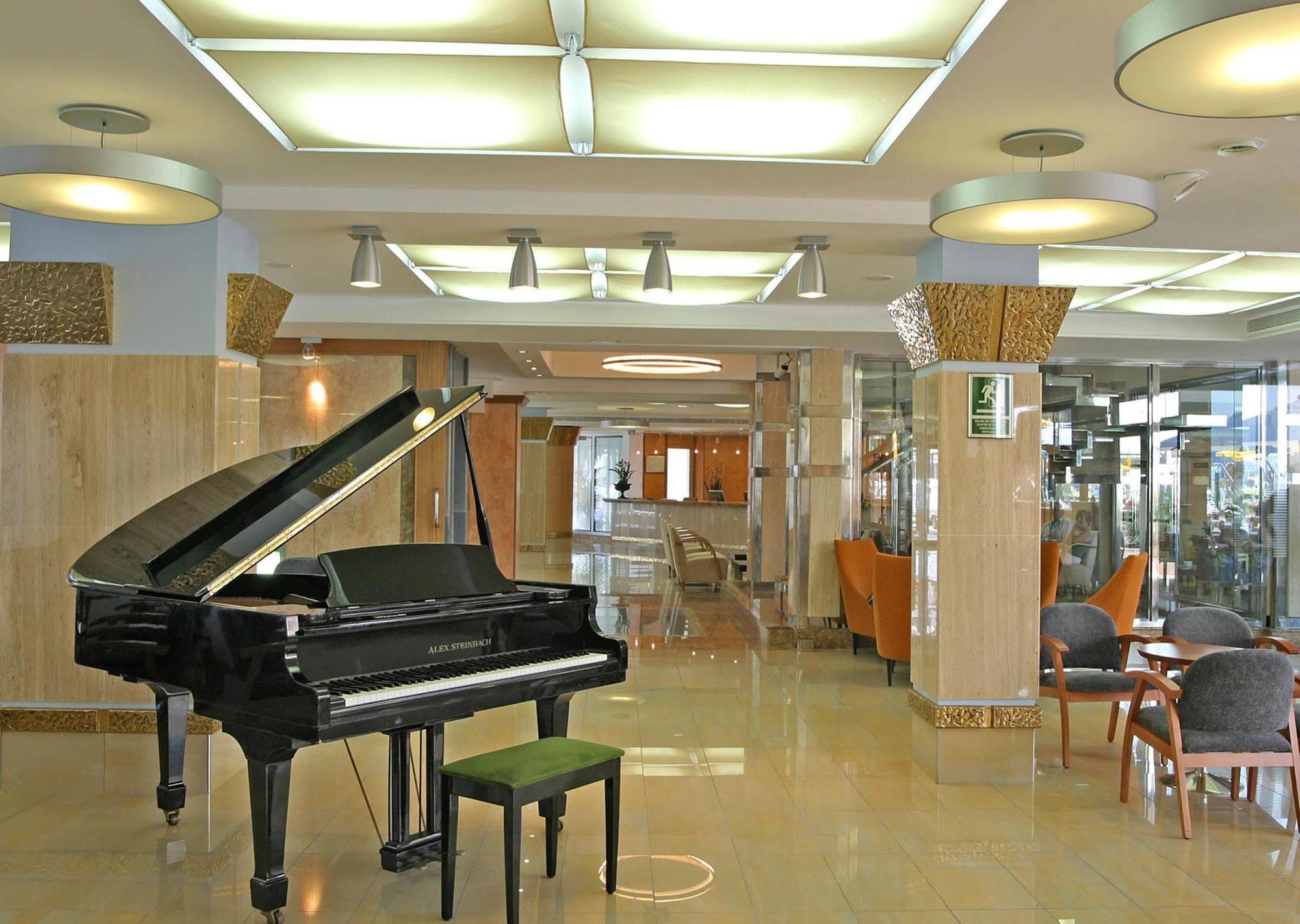 Invisa Hotel La Cala Santa Eularia des Riu Interno foto
