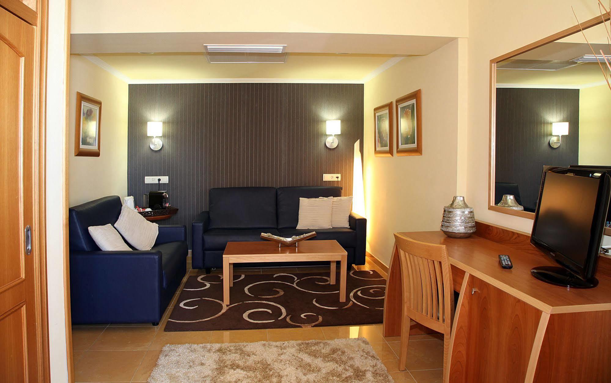 Invisa Hotel La Cala Santa Eularia des Riu Esterno foto
