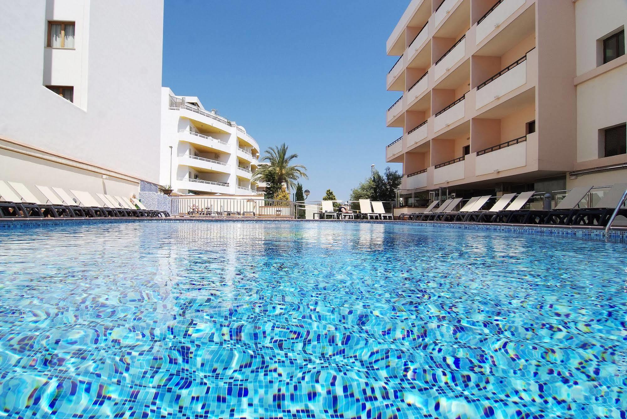Invisa Hotel La Cala Santa Eularia des Riu Esterno foto